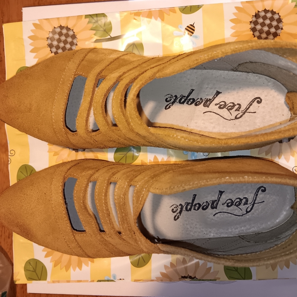 Free People Women's Tan Suede Booties Sz 7.5 Zip Back